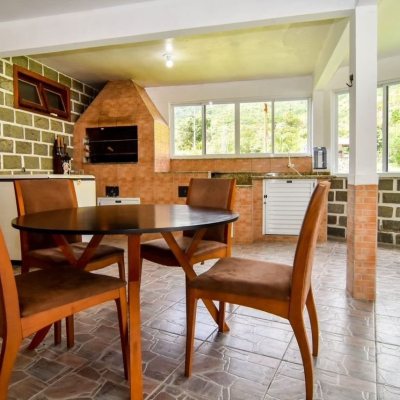 Casa Residencial com 320m², 4 quartos, 3 suítes, 4 garagens, no bairro Ribeirão Da Ilha em Florianópolis