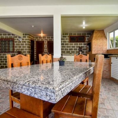 Casa Residencial com 320m², 4 quartos, 3 suítes, 4 garagens, no bairro Ribeirão Da Ilha em Florianópolis