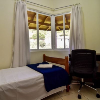 Casa Residencial com 320m², 4 quartos, 3 suítes, 4 garagens, no bairro Ribeirão Da Ilha em Florianópolis