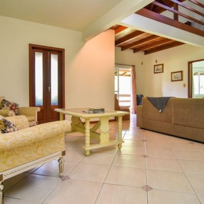 Casa Residencial com 320m², 4 quartos, 3 suítes, 4 garagens, no bairro Ribeirão Da Ilha em Florianópolis