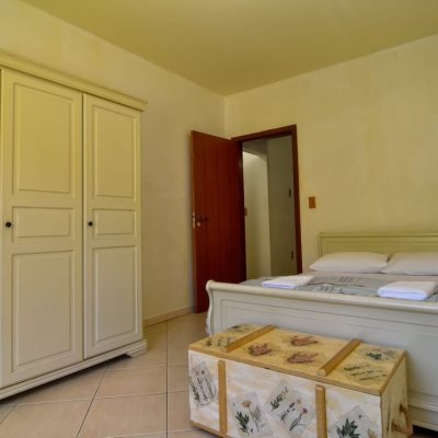 Casa Residencial com 320m², 4 quartos, 3 suítes, 4 garagens, no bairro Ribeirão Da Ilha em Florianópolis