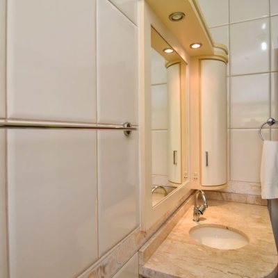 Casa Residencial com 320m², 4 quartos, 3 suítes, 4 garagens, no bairro Ribeirão Da Ilha em Florianópolis