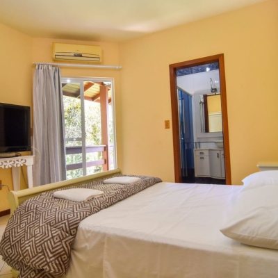 Casa Residencial com 320m², 4 quartos, 3 suítes, 4 garagens, no bairro Ribeirão Da Ilha em Florianópolis