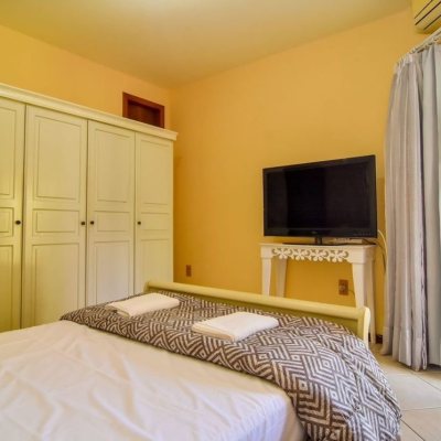 Casa Residencial com 320m², 4 quartos, 3 suítes, 4 garagens, no bairro Ribeirão Da Ilha em Florianópolis