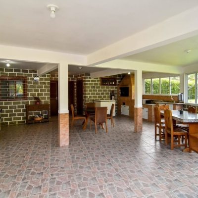 Casa Residencial com 320m², 4 quartos, 3 suítes, 4 garagens, no bairro Ribeirão Da Ilha em Florianópolis