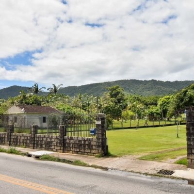 Casa Residencial com 320m², 4 quartos, 3 suítes, 4 garagens, no bairro Ribeirão Da Ilha em Florianópolis