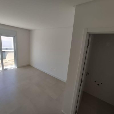 Cobertura com 235m², 3 quartos, 3 suítes, 3 garagens, no bairro Ingleses do Rio Vermelho em Florianópolis