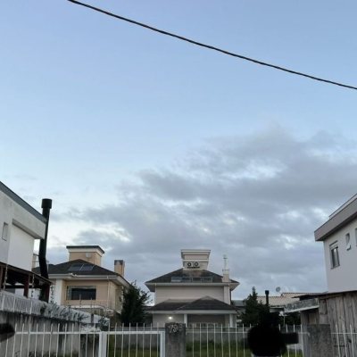 Terrenos Residenciais com 360m², no bairro Carianos em Florianópolis