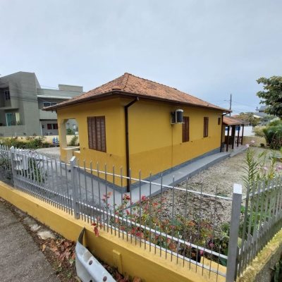 Terreno Comercial/Residencial com 896m², no bairro Ribeirão Da Ilha em Florianópolis