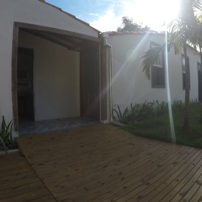 Casa Residencial com 80m², 1 quarto, 4 garagens, no bairro Sambaqui em Florianópolis