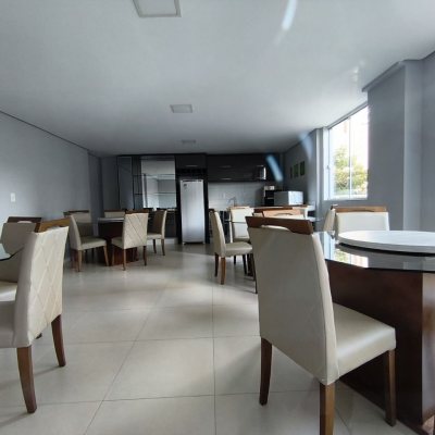 Apartamentos com 61m², 2 quartos, 1 suíte, 2 garagens, no bairro Pedra Branca em Palhoça