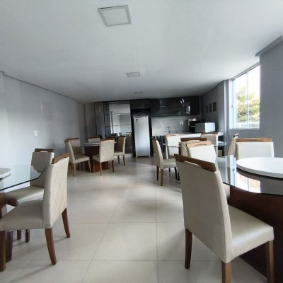 Apartamentos com 61m², 2 quartos, 1 suíte, 2 garagens, no bairro Pedra Branca em Palhoça