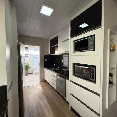 Casa Residencial com 112m², 3 quartos, 2 garagens, no bairro Ipiranga em São José