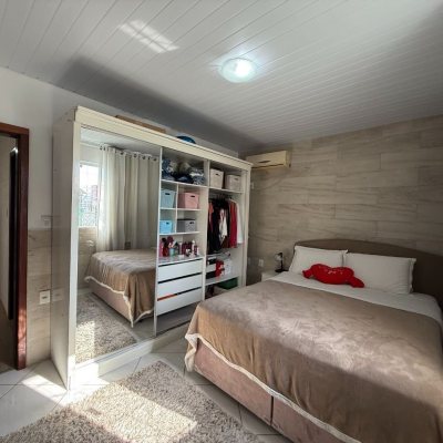 Casa Residencial com 112m², 3 quartos, 2 garagens, no bairro Ipiranga em São José