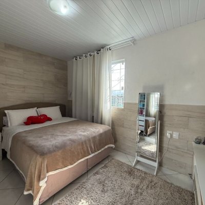 Casa Residencial com 112m², 3 quartos, 2 garagens, no bairro Ipiranga em São José