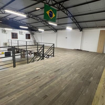 Galpão/Loja com 450m², no bairro Barreiros em São José
