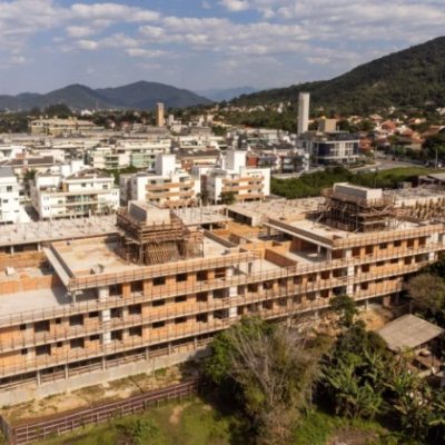 Apartamentos com 74m², 2 quartos, 1 suíte, 2 garagens, no bairro Campeche em Florianópolis