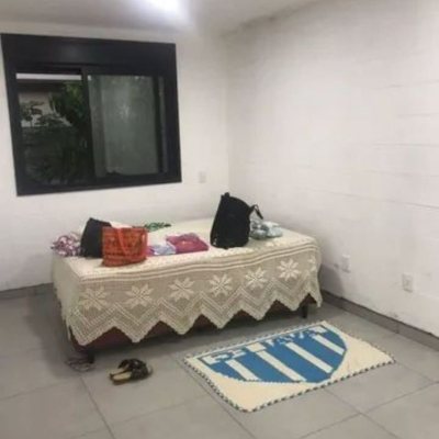 Casa Residencial com 180m², 2 quartos, 2 suítes, 3 garagens, no bairro Ratones em Florianópolis