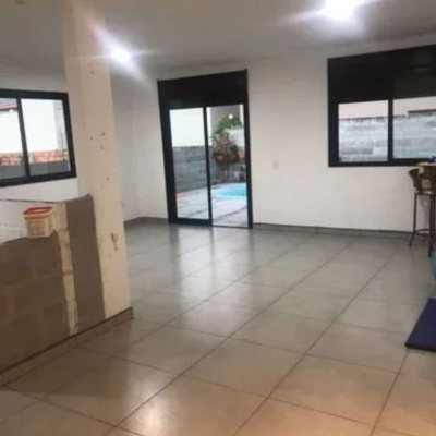 Casa Residencial com 180m², 2 quartos, 2 suítes, 3 garagens, no bairro Ratones em Florianópolis