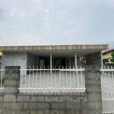 Casa Residencial com 180m², 2 quartos, 2 suítes, 3 garagens, no bairro Ratones em Florianópolis