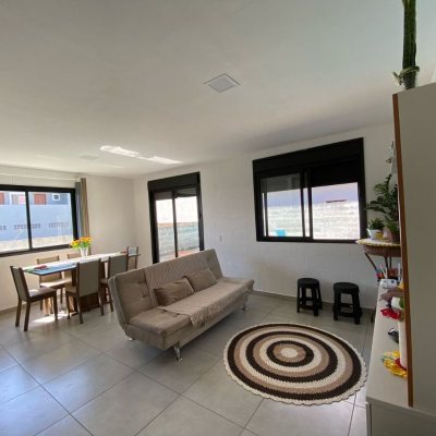 Casa Residencial com 180m², 2 quartos, 2 suítes, 3 garagens, no bairro Ratones em Florianópolis