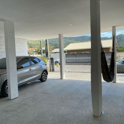 Casa Residencial com 180m², 2 quartos, 2 suítes, 3 garagens, no bairro Ratones em Florianópolis