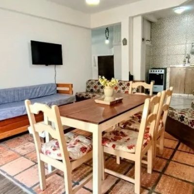 Pousada com 490m², 13 quartos, 3 suítes, 2 garagens, no bairro Canasvieiras em Florianópolis