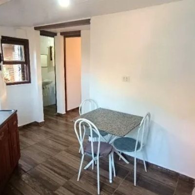 Pousada com 490m², 13 quartos, 3 suítes, 2 garagens, no bairro Canasvieiras em Florianópolis