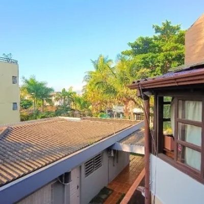 Pousada com 490m², 13 quartos, 3 suítes, 2 garagens, no bairro Canasvieiras em Florianópolis