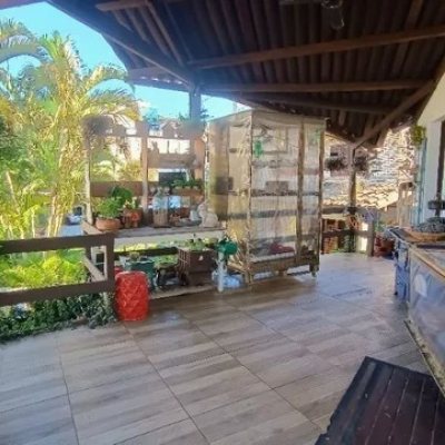 Pousada com 490m², 13 quartos, 3 suítes, 2 garagens, no bairro Canasvieiras em Florianópolis