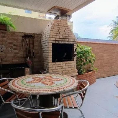 Pousada com 490m², 13 quartos, 3 suítes, 2 garagens, no bairro Canasvieiras em Florianópolis