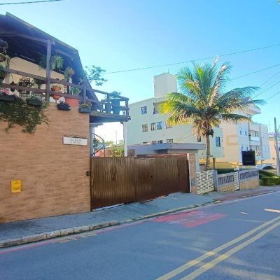 Pousada com 490m², 13 quartos, 3 suítes, 2 garagens, no bairro Canasvieiras em Florianópolis