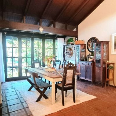 Pousada com 490m², 13 quartos, 3 suítes, 2 garagens, no bairro Canasvieiras em Florianópolis