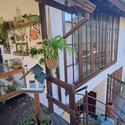 Pousada com 490m², 13 quartos, 3 suítes, 2 garagens, no bairro Canasvieiras em Florianópolis