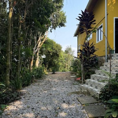 Casa Residencial com 100m², 4 quartos, 5 garagens, no bairro Ponta Das Canas em Florianópolis