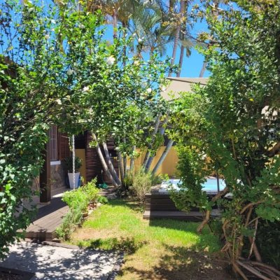 Casa Residencial com 123m², 3 quartos, 1 suíte, 2 garagens, no bairro Canasvieiras em Florianópolis