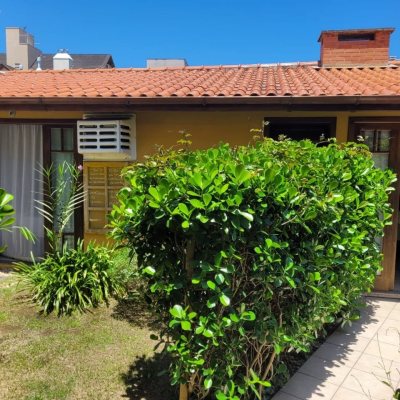 Casa Residencial com 123m², 3 quartos, 1 suíte, 2 garagens, no bairro Canasvieiras em Florianópolis