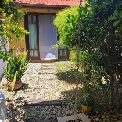 Casa Residencial com 123m², 3 quartos, 1 suíte, 2 garagens, no bairro Canasvieiras em Florianópolis