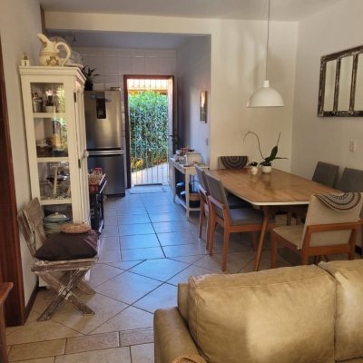 Casa Residencial com 123m², 3 quartos, 1 suíte, 2 garagens, no bairro Canasvieiras em Florianópolis