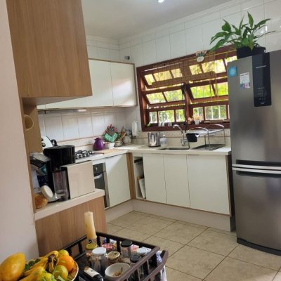 Casa Residencial com 123m², 3 quartos, 1 suíte, 2 garagens, no bairro Canasvieiras em Florianópolis