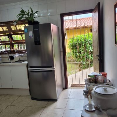 Casa Residencial com 123m², 3 quartos, 1 suíte, 2 garagens, no bairro Canasvieiras em Florianópolis