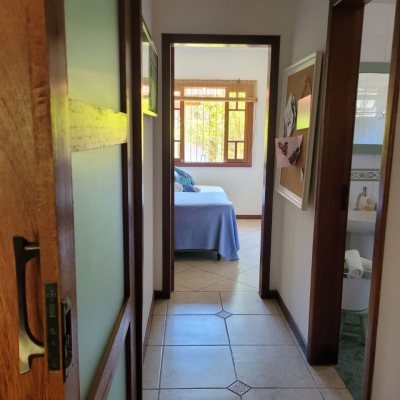 Casa Residencial com 123m², 3 quartos, 1 suíte, 2 garagens, no bairro Canasvieiras em Florianópolis