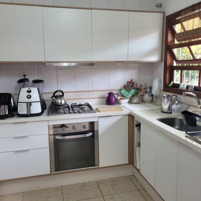 Casa Residencial com 123m², 3 quartos, 1 suíte, 2 garagens, no bairro Canasvieiras em Florianópolis