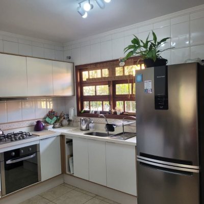 Casa Residencial com 123m², 3 quartos, 1 suíte, 2 garagens, no bairro Canasvieiras em Florianópolis