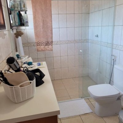 Casa Residencial com 123m², 3 quartos, 1 suíte, 2 garagens, no bairro Canasvieiras em Florianópolis