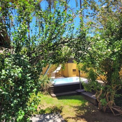 Casa Residencial com 123m², 3 quartos, 1 suíte, 2 garagens, no bairro Canasvieiras em Florianópolis