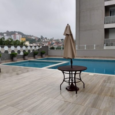 Apartamentos com 93m², 3 quartos, 1 suíte, 2 garagens, no bairro Pantanal em Florianópolis