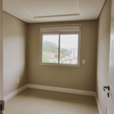 Apartamentos com 93m², 3 quartos, 1 suíte, 2 garagens, no bairro Pantanal em Florianópolis