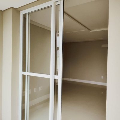 Apartamentos com 93m², 3 quartos, 1 suíte, 2 garagens, no bairro Pantanal em Florianópolis