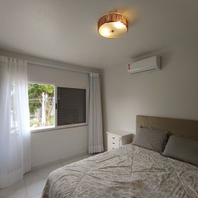 Casa Residencial com 440m², 4 quartos, 1 suíte, 3 garagens, no bairro Ingleses em Florianópolis